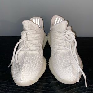 YEEZY ALL WHITE 350 V2 NWT and box
